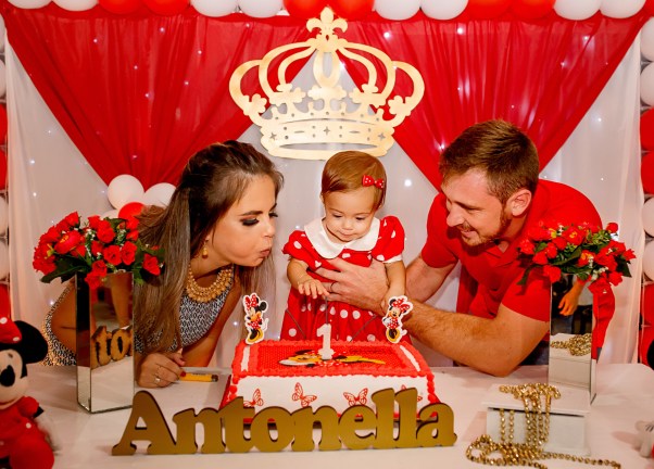 Soprando velinhas Antonella Fassbinder, com os pais Tamara e Alexandre!