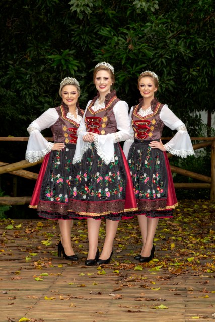 Oktober-trajes-soberanas.jpg
