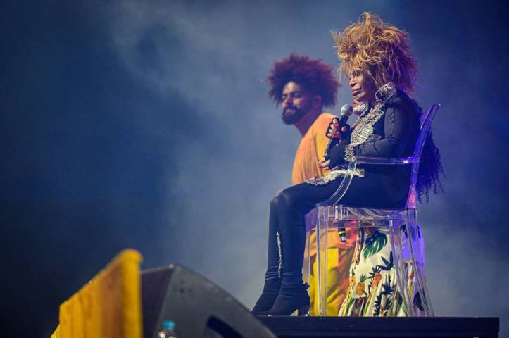 Elza-Soares-Divulgacao-I-Hate-Flash