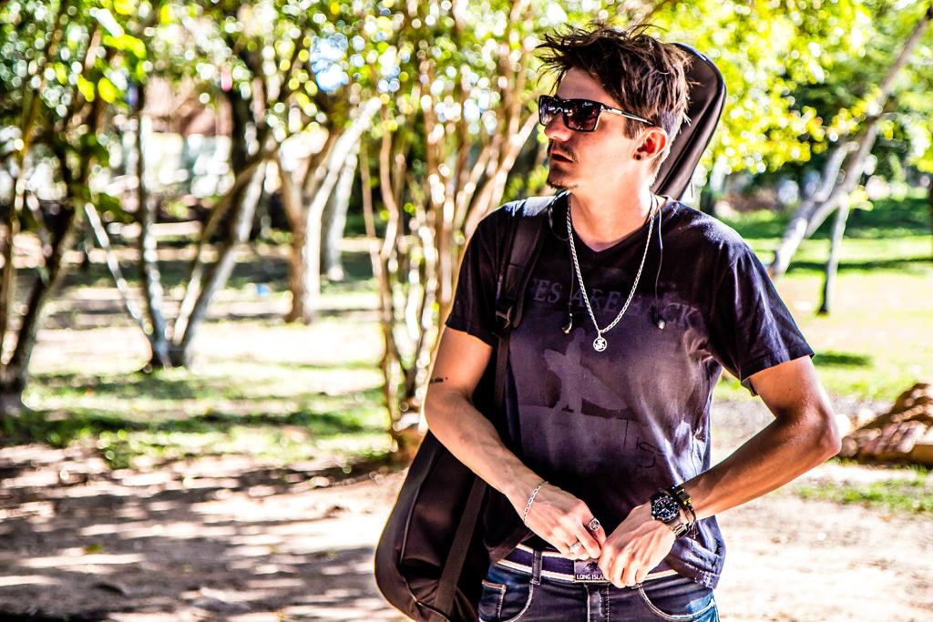 El Franco Rapper Com mais de 10 anos de carreira, cantor e compositor Franco é destaque ...