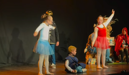 Festival Estudantil de Esquetes Teatrais estimula a criatividade e a expressão teatral em Rolante