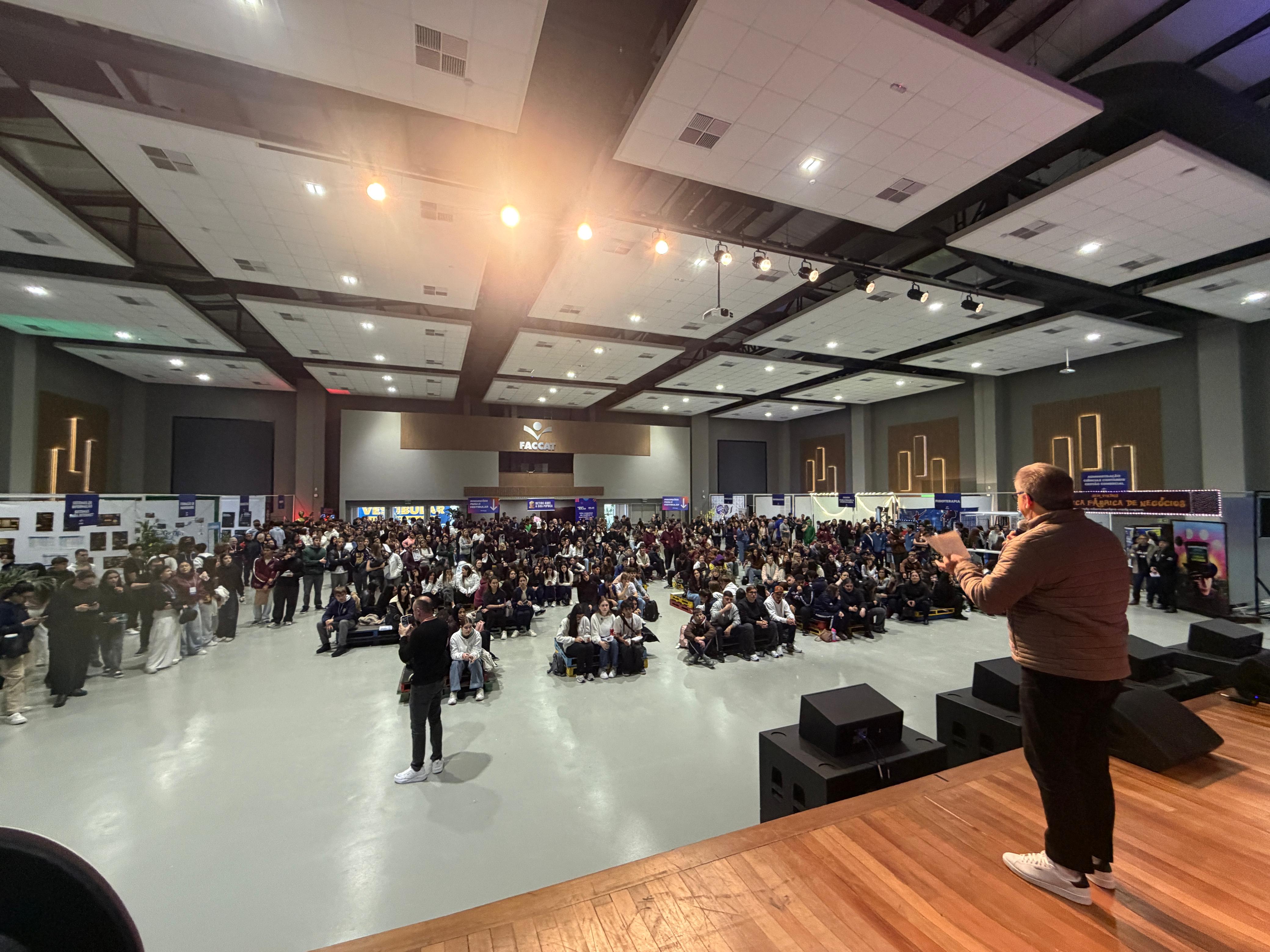 Conexão Faccat aproxima estudantes do ensino superior e sorteia bolsas de até 50%