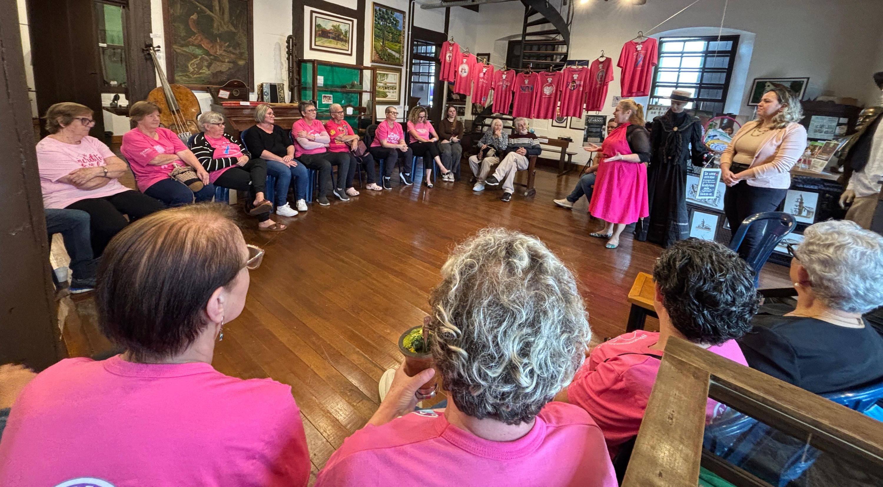 Museu Municipal Armindo Lauffer e AAPECAN promovem momento de conscientização sobre o Outubro Rosa