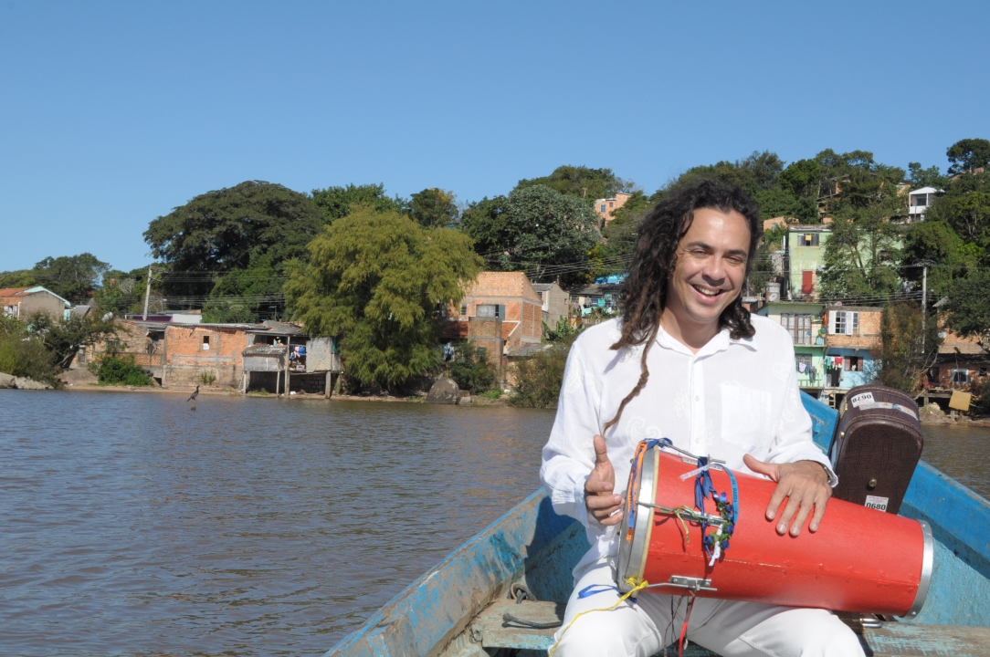 Projeto Tambotucar traz Richard Serraria a Igrejinha e valoriza o tambor na cultura afro-gaúcha