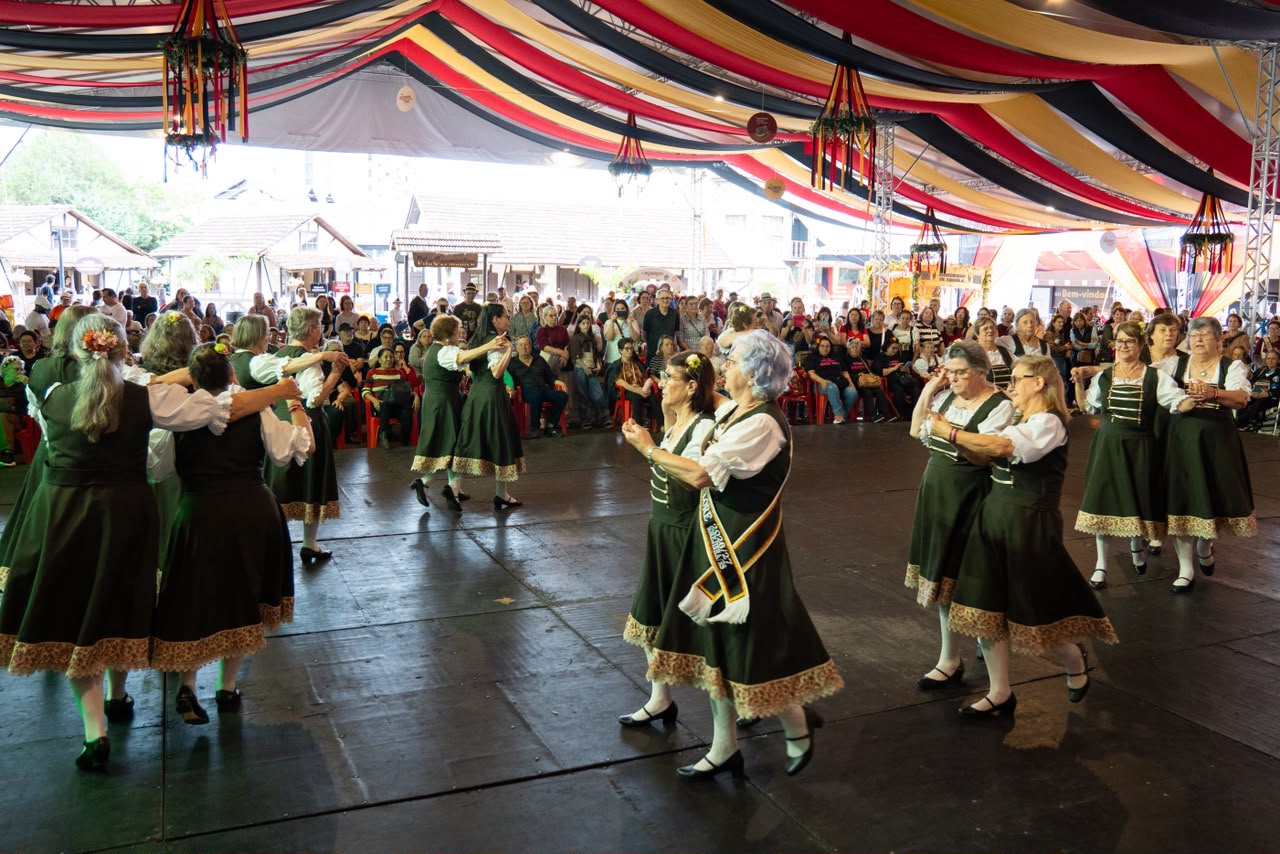 Seniorentag da 37ª Oktoberfest de Igrejinha dedica quinta-feira à terceira idade com cultura, música e integração